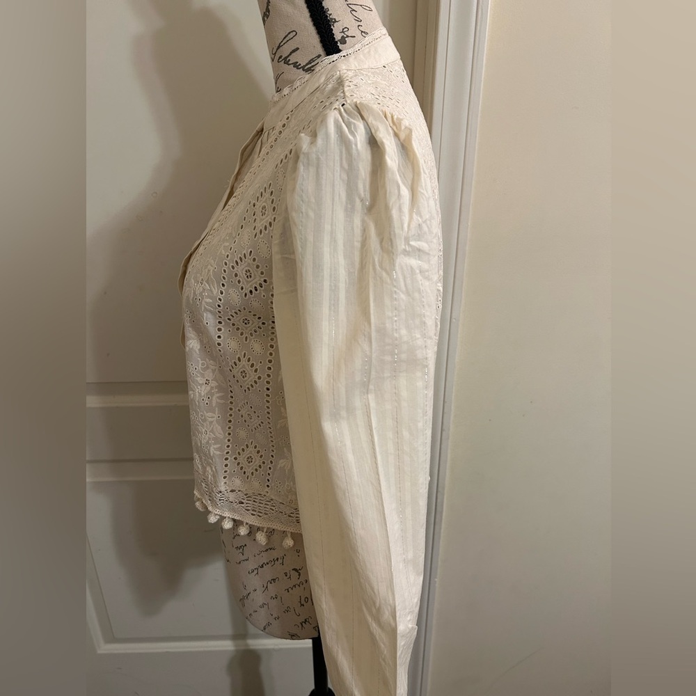Elegant Cream Blouse with Embroidered Detailing - Picture 4 of 6